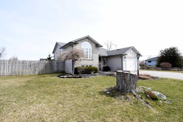 700 Nancy Rd, House detached with 2 bedrooms, 3 bathrooms and 4 parking in Fort Erie ON | Image 37