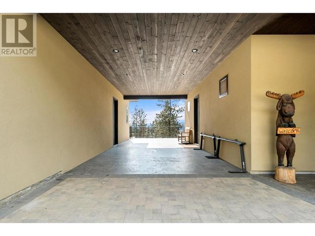 5500 Rockface Road, House detached with 4 bedrooms, 3 bathrooms and 8 parking in Central Okanagan BC | Image 4