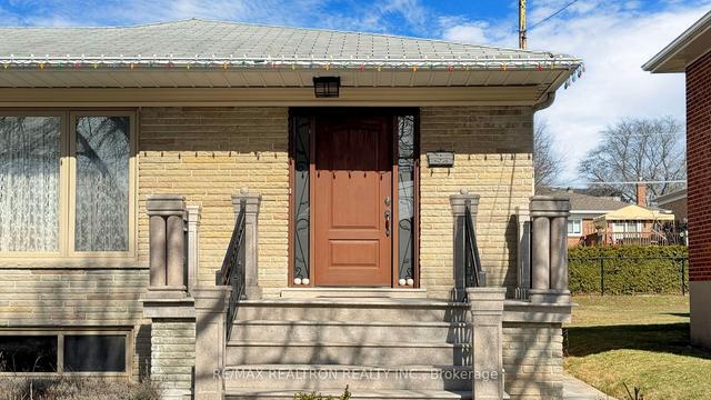 266 Park Home Ave, House detached with 3 bedrooms, 3 bathrooms and 5 parking in Toronto ON | Image 34