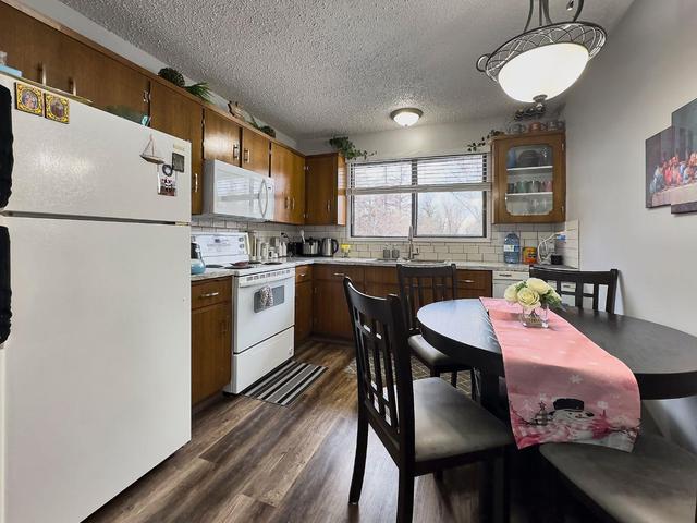 69 Collins Crescent Se, Home with 3 bedrooms, 2 bathrooms and 3 parking in Medicine Hat AB | Image 6