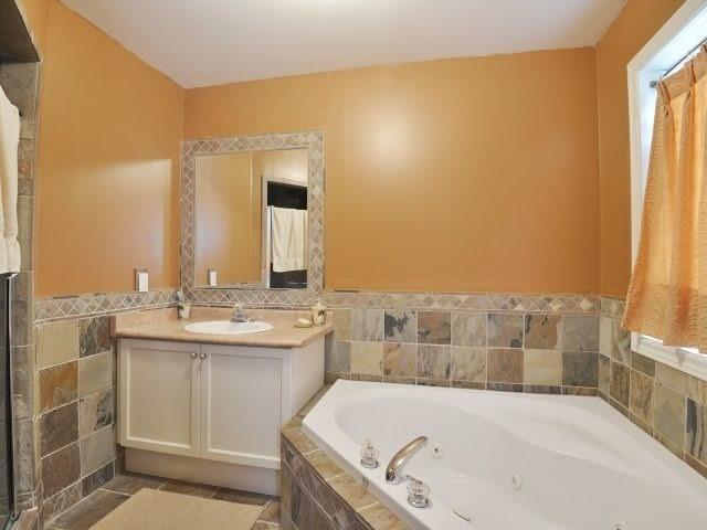 42 Domenico Cres, House detached with 3 bedrooms, 4 bathrooms and 3 parking in Brampton ON | Image 15
