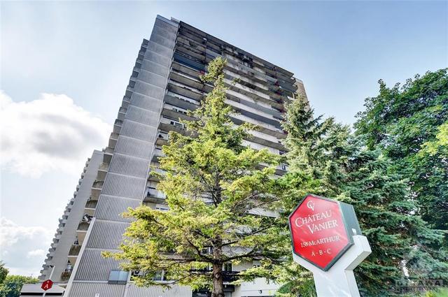 158 Mcarthur Avenue, Condo with 2 bedrooms, 1 bathrooms and 1 parking in Ottawa ON | Card Image