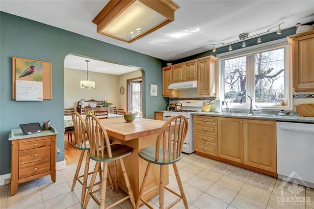 596 Wolffdale Crescent, House detached with 3 bedrooms, 2 bathrooms and 3 parking in Ottawa ON | Image 9