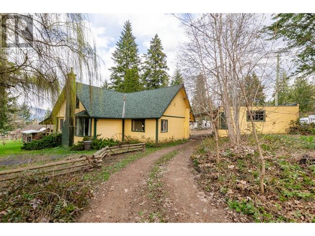 841 Foothill Road Sw, House detached with 3 bedrooms, 2 bathrooms and 2 parking in Salmon Arm BC | Image 48