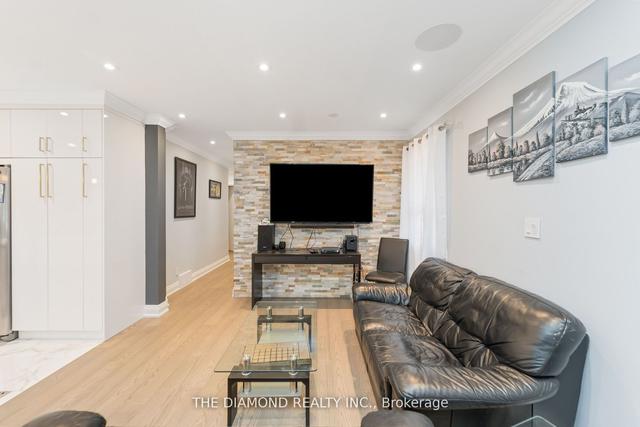 10 Compton Dr, House detached with 3 bedrooms, 4 bathrooms and 8 parking in Toronto ON | Image 11