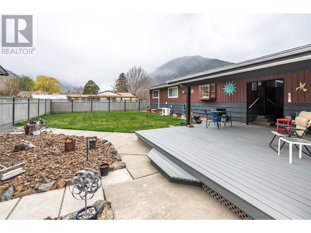 605 11th Avenue, House detached with 2 bedrooms, 1 bathrooms and 2 parking in Keremeos BC | Image 6