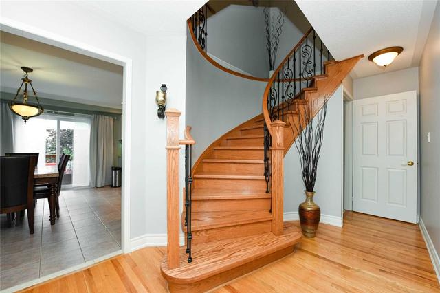19 Cedarvalley Blvd, House attached with 4 bedrooms, 3 bathrooms and 4 parking in Brampton ON | Image 11