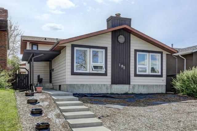 195 Templewood Road Ne, House detached with 3 bedrooms, 2 bathrooms and 4 parking in Calgary AB | Card Image