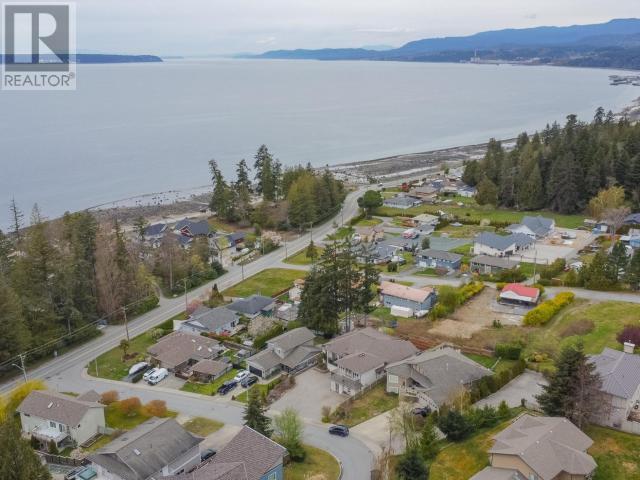 6929 Retaskit Crt, House detached with 5 bedrooms, 4 bathrooms and 2 parking in Powell River BC | Image 2