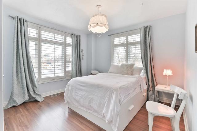 866 Pape Ave, House attached with 3 bedrooms, 4 bathrooms and 2 parking in Toronto ON | Image 17