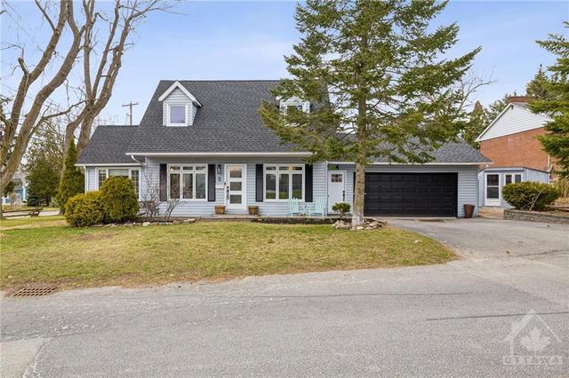 2 Crawford Street, House detached with 3 bedrooms, 2 bathrooms and 4 parking in Brockville ON | Image 1
