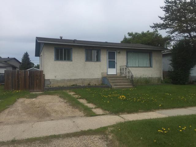 5532 47a Street, House detached with 4 bedrooms, 2 bathrooms and 1 parking in Whitecourt AB | Image 1