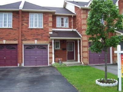69 Silverdart Cres, House attached with 3 bedrooms, 3 bathrooms and 2 parking in Richmond Hill ON | Image 2