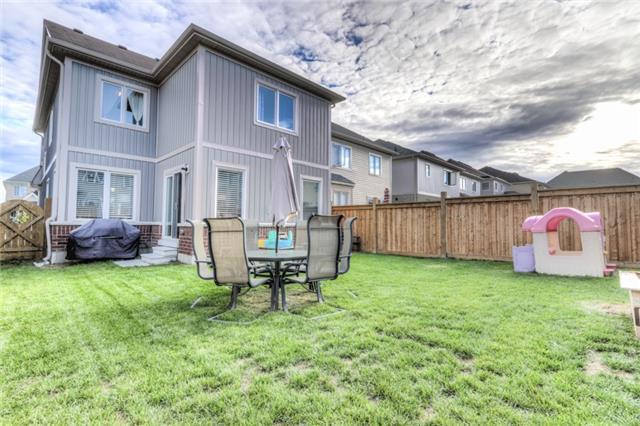 18 Richard Davies Cres, House detached with 4 bedrooms, 3 bathrooms and 3 parking in Clarington ON | Image 15
