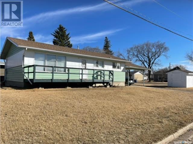901 96th Avenue W, House detached with 3 bedrooms, 2 bathrooms and null parking in Tisdale SK | Image 3