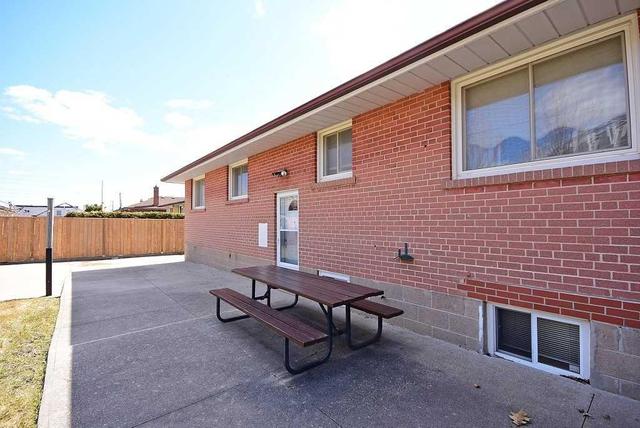3041 Franze Dr, House detached with 3 bedrooms, 2 bathrooms and 6 parking in Mississauga ON | Image 3