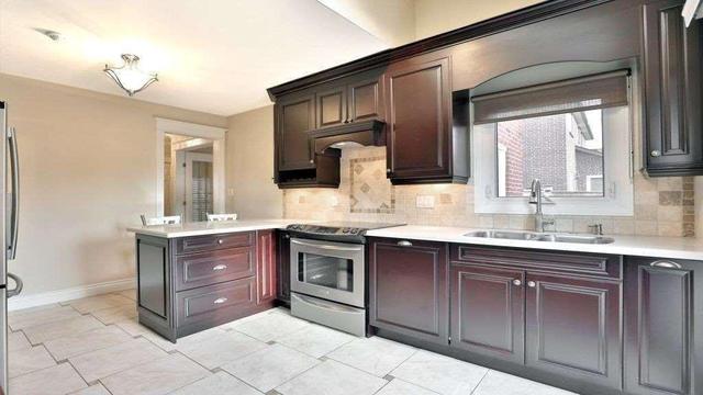 1523 Princeton Cres, House detached with 3 bedrooms, 4 bathrooms and 2 parking in Oakville ON | Image 9