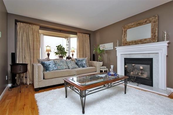 304 Eagle St, House detached with 3 bedrooms, 4 bathrooms and 6 parking in Newmarket ON | Image 2