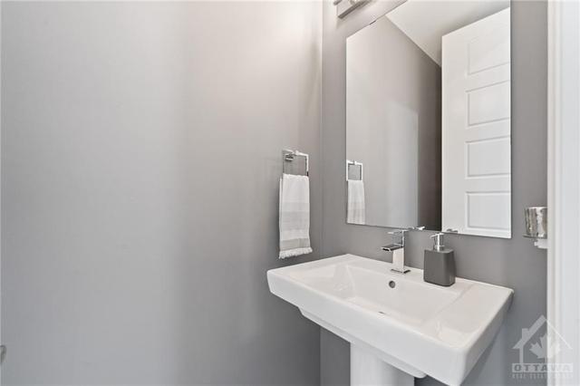 100 Lionel Private, Townhouse with 2 bedrooms, 3 bathrooms and 3 parking in Ottawa ON | Image 7