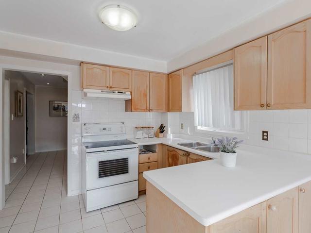 5903 Tayside Cres, House detached with 4 bedrooms, 3 bathrooms and 4 parking in Mississauga ON | Image 2