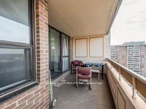 1604 - 25 Kensington Rd, Condo with 2 bedrooms, 1 bathrooms and 1 parking in Brampton ON | Image 7