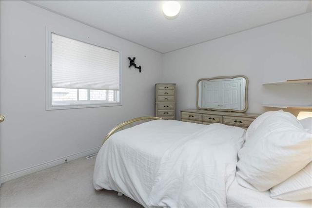 36 Bayshore Blvd, House detached with 2 bedrooms, 3 bathrooms and 6 parking in Barrie ON | Image 2