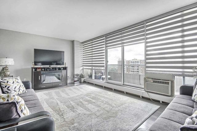 1003 - 25 Four Winds Dr, Condo with 3 bedrooms, 2 bathrooms and 1 parking in Toronto ON | Image 4