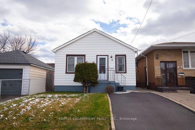 11 Delena Ave S, House detached with 3 bedrooms, 1 bathrooms and 1 parking in Hamilton ON | Image 1