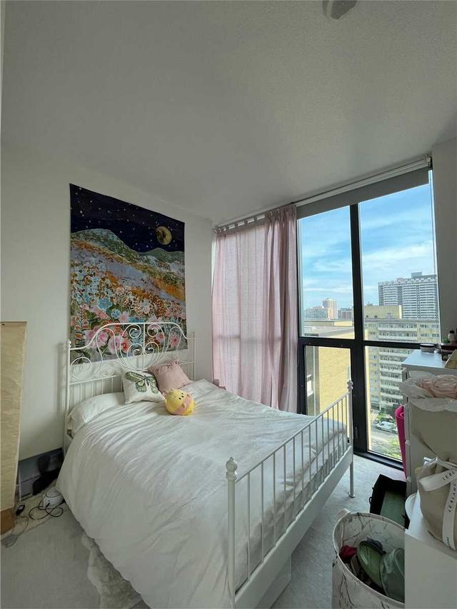 1004 - 101 Charles St E, Condo with 2 bedrooms, 2 bathrooms and 1 parking in Toronto ON | Image 2