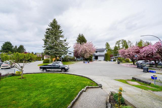 3363 271b Street, House detached with 4 bedrooms, 3 bathrooms and 4 parking in Langley BC | Image 2