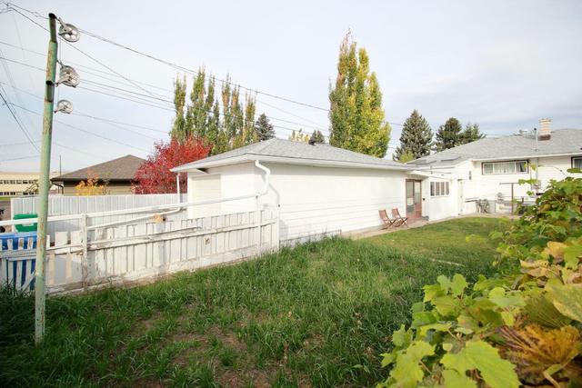 2414 13 Avenue S, House detached with 6 bedrooms, 2 bathrooms and 3 parking in Lethbridge AB | Image 28