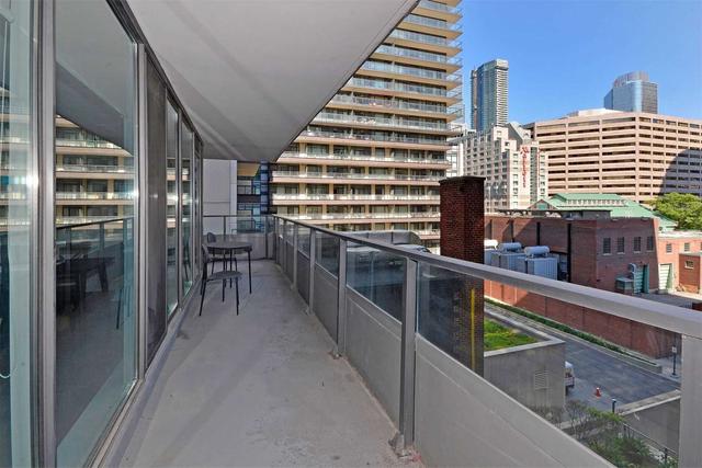 733 - 111 Elizabeth St, Condo with 2 bedrooms, 2 bathrooms and 1 parking in Toronto ON | Image 10