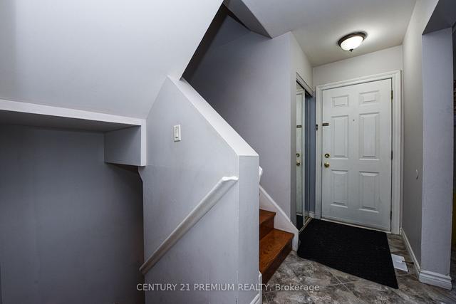 167 Fleetwood Cres, Townhouse with 3 bedrooms, 2 bathrooms and 1 parking in Brampton ON | Image 30