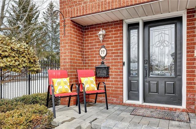 77 Flanders St Street, Townhouse with 3 bedrooms, 3 bathrooms and 2 parking in Ottawa ON | Image 2