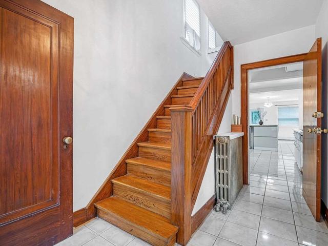 2518 Lake Shore Blvd W, House detached with 3 bedrooms, 3 bathrooms and 2 parking in Toronto ON | Image 3