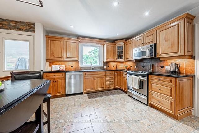 24 Admiral Rd, House detached with 2 bedrooms, 2 bathrooms and 5 parking in Brantford ON | Image 39