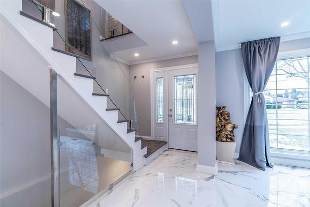 89 Mercury Rd, House detached with 4 bedrooms, 3 bathrooms and 4 parking in Toronto ON | Image 4