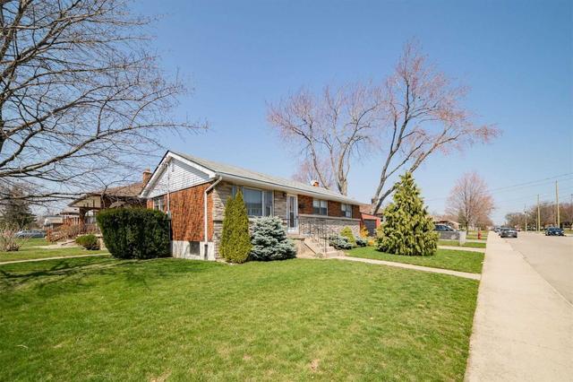 436 East 14th St, House detached with 3 bedrooms, 1 bathrooms and 3 parking in Hamilton ON | Image 12