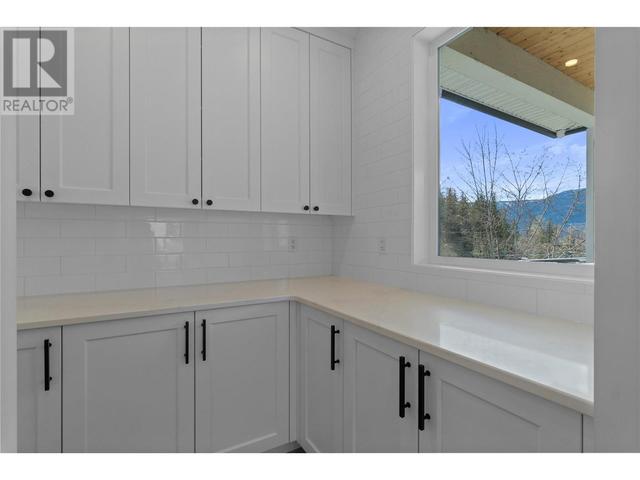 30 15th Avenue Se, House detached with 5 bedrooms, 5 bathrooms and 2 parking in Salmon Arm BC | Image 22