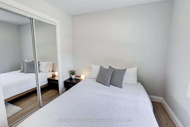 8 - 238 South Kingsway, House detached with 2 bedrooms, 1 bathrooms and 1 parking in Toronto ON | Image 4