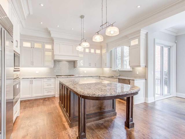 2 Geranium Crt, House detached with 5 bedrooms, 7 bathrooms and 9 parking in Toronto ON | Image 7