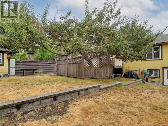 1830 Chestnut St, House detached with 4 bedrooms, 2 bathrooms and 4 parking in Victoria BC | Image 16
