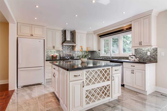 146 Bannatyne Dr, House detached with 4 bedrooms, 4 bathrooms and 6 parking in Toronto ON | Image 8