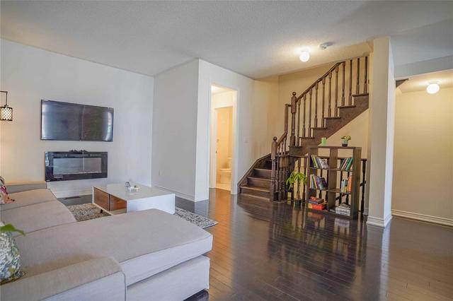 28 Haymarket Dr, House attached with 3 bedrooms, 3 bathrooms and 3 parking in Brampton ON | Image 7