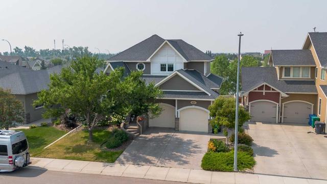 450 Couleesprings Road S, House detached with 5 bedrooms, 3 bathrooms and 4 parking in Lethbridge AB | Image 1