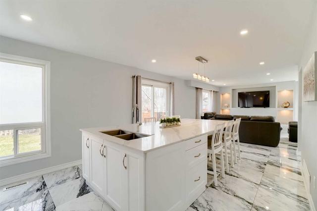 2393 Cavendish Dr, House detached with 4 bedrooms, 3 bathrooms and 4 parking in Burlington ON | Image 3