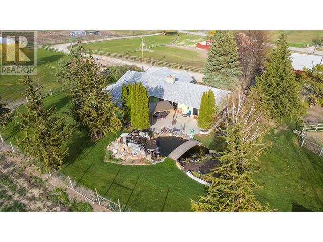 656 Curtis Road, House detached with 5 bedrooms, 3 bathrooms and 12 parking in Kelowna BC | Image 2