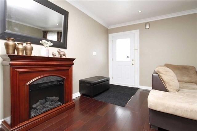 upper - 210 Belgravia Ave, House detached with 2 bedrooms, 2 bathrooms and 1 parking in Toronto ON | Image 2