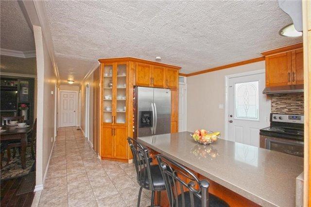 58 Madoc Dr, House detached with 3 bedrooms, 2 bathrooms and 5 parking in Brampton ON | Image 4