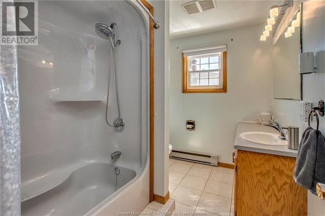296 Gaspe St, House detached with 3 bedrooms, 2 bathrooms and null parking in Dieppe NB | Image 24